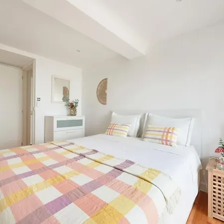 Charming Duplex With Private Terrace And Parking Apartment Lissabon