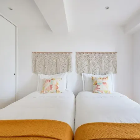 Apartman Charming Duplex With Private Terrace And Parking Lisboa