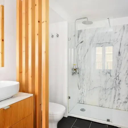 Апартаменты Charming Duplex With Private Terrace And Parking *