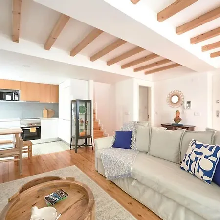 Apartman Charming Duplex With Private Terrace And Parking